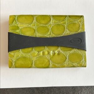 ZerOz Green Croc Pattern Slim Card Holder with Black Elastic Band